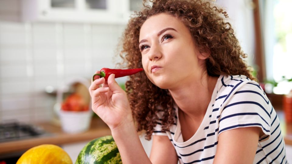 Никогда не запивайте «огненную» еду водой: сделаете только хуже — 4 продукта, которые на самом деле помогают справиться с острыми блюдами