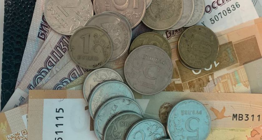 С 1 июля переводы с карты на карту — под налог: кого начнут «трясти» в первую очередь