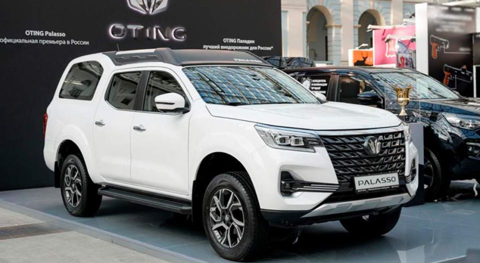   Nissan Navara -  