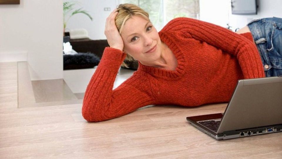 От паркета не отличить, а стоит копейки: дизайнеры долго скрывали этот способ сэкономить