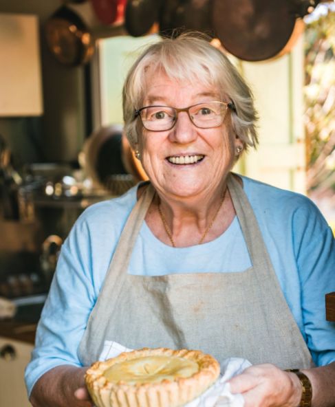 Как бабушка Нина обрела уважение к себе, покидая работу в столовой