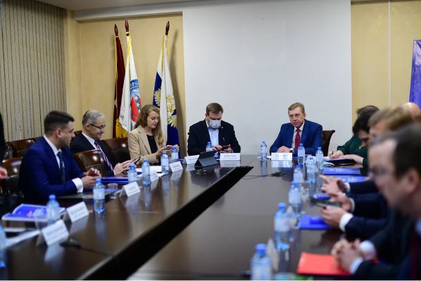 Почему средняя пенсия госслужащих в России всё ещё меньше, чем у космонавтов