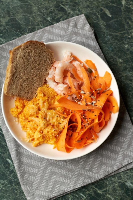 Меню дня: тыквенный скрембл, перловка с индейкой и рыбные котлеты