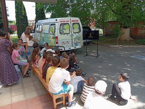 Сотрудники ОГИБДД по Пригородному району провели урок «Как мы знаем ПДД» в летнем лагере школы с. Камбилеевское