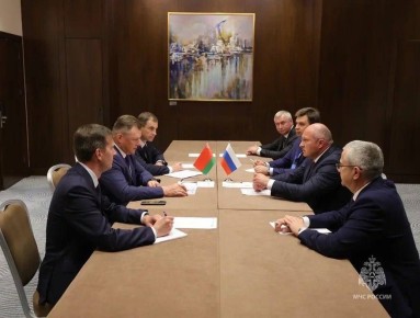 Главы МЧС России Александр Куренков и МЧС Беларуси Вадим Синявский провели переговоры в Баку