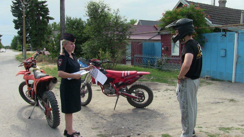 В Северной Осетии сотрудники участковой службы совместно с инспекторами ДПС и ПДН Отдела МВД России по Моздокскому району проводят профилактические рейды «Питбайк – опасная игрушка»