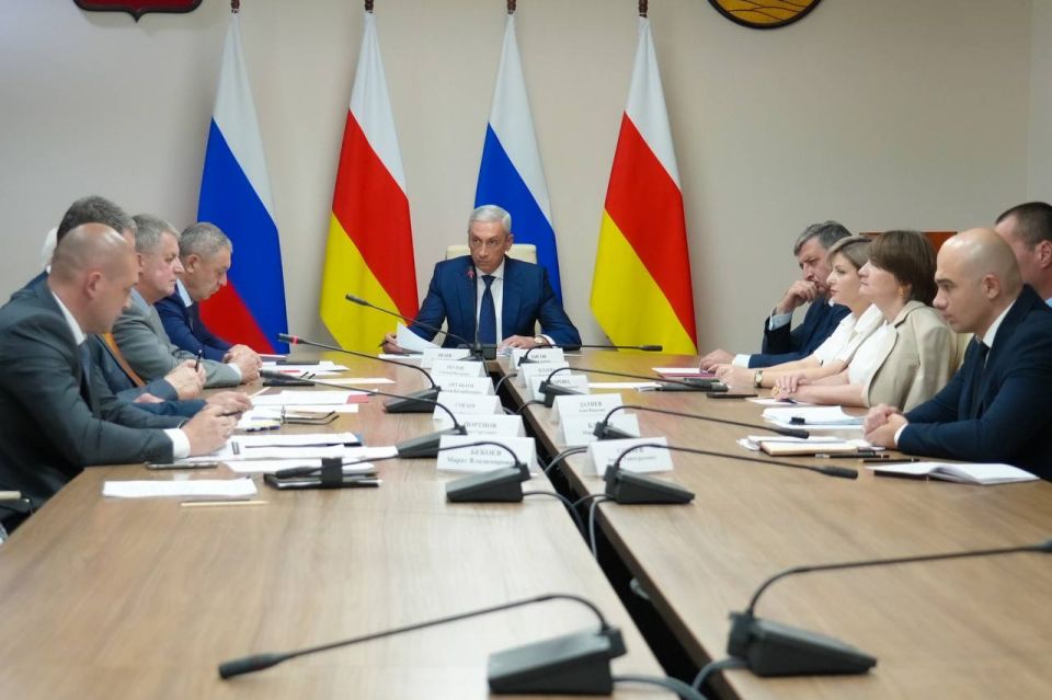 Борис Джанаев провёл совещание с кабинетом министров Северной Осетии