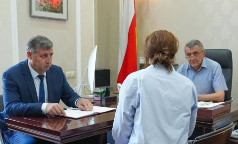 Глава РСО – Алания Сергей Меняйло провел прием граждан по личным вопросам