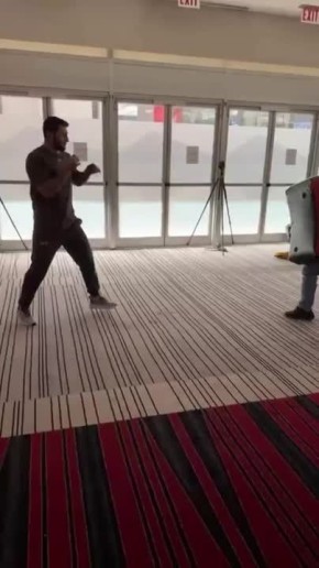         ,    UFC