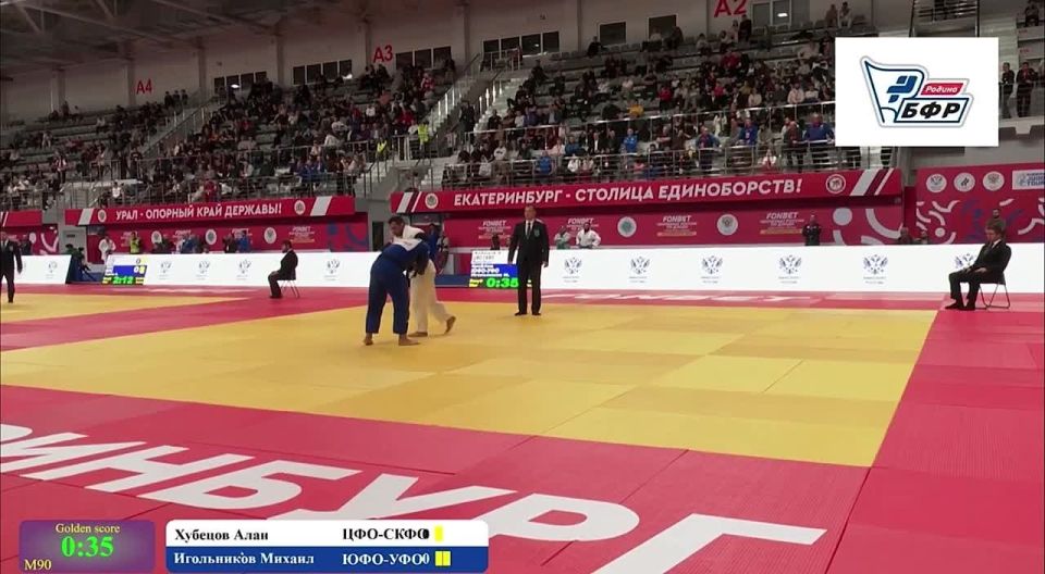 Михаил Игольников побеждает Алана Хубецова в полуфинале до 90 кг