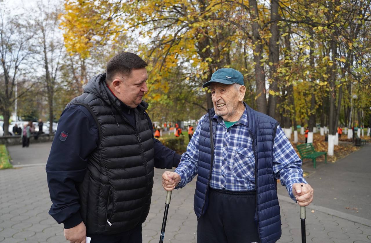 Более 100 человек приняли участие в генеральной уборке Афганского сквера Более 100 человек приняли участие в генеральной уборке Афганского сквера