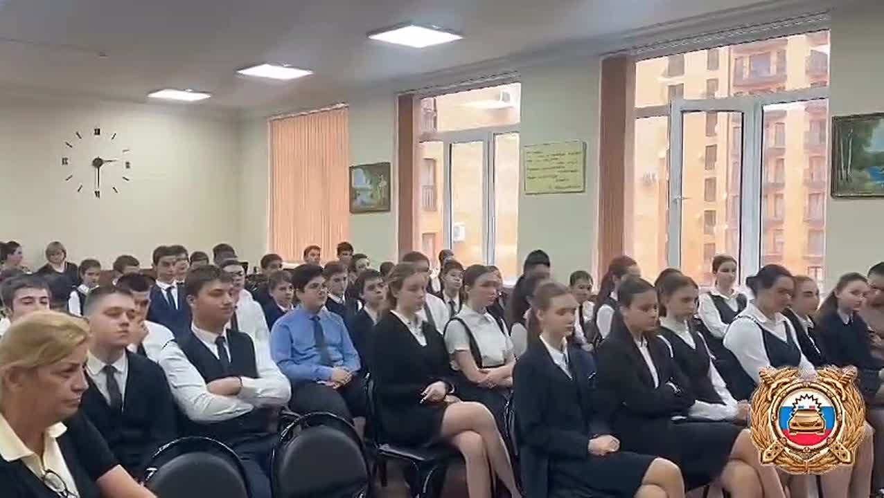 Сегодня в ГБОШИ г. Владикавказ прошла важная встреча для старшеклассников, на которой сотрудники столичной Госавтоинспекции рассказали о необходимости соблюдения Правил дорожного движения и важности бдительности в сложных...