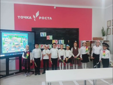 Сотрудники  Госавтоинспекции ОМВД России по Кировскому району совместно с ПДН  ОМВД приняли участие в   мероприятии  в МБОУ СОШ№1        ст. Змейской "Дорожные знаки            мои друзья", которое