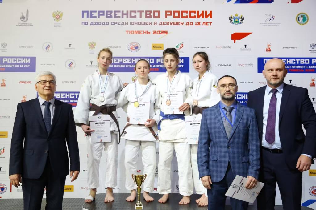 Зарина Цакулова - победительница первенства России по дзюдо, Валерия Кусраева - серебряный призер Зарина Цакулова - победительница первенства России по дзюдо, Валерия Кусраева - серебряный призер