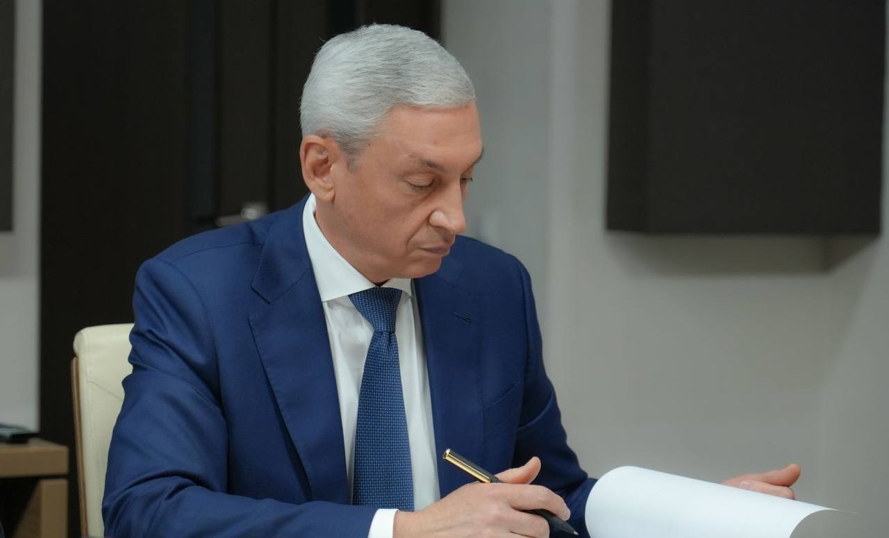 Глава РСО – Алания Сергей Меняйло провел еженедельное аппаратное совещание с участием руководителей органов исполнительной власти и муниципальных образований, представителей правоохранительных и надзорных структур... Глава РСО – Алания Сергей Меняйло провел еженедельное аппаратное совещание с участием руководителей органов исполнительной власти и муниципальных образований, представителей правоохранительных и надзорных структур...