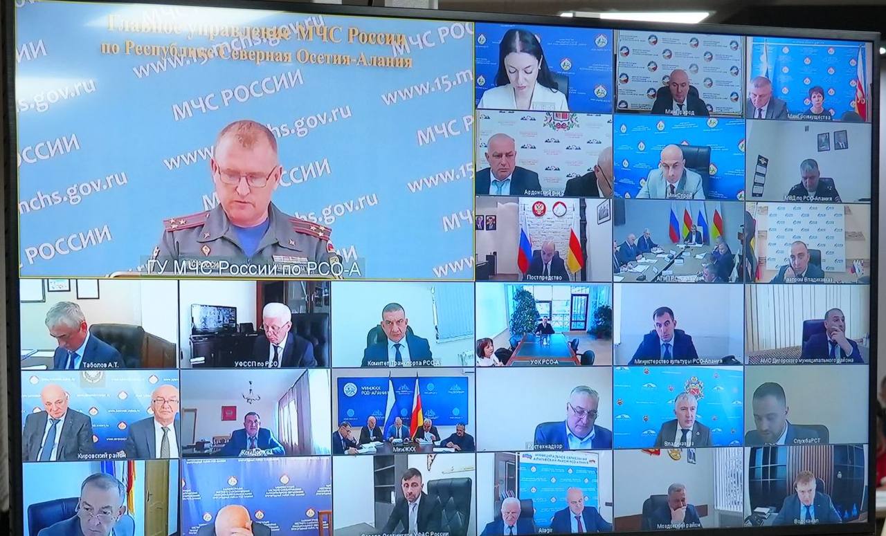 Глава РСО – Алания Сергей Меняйло провел еженедельное аппаратное совещание с участием руководителей органов исполнительной власти и муниципальных образований, представителей правоохранительных и надзорных структур... Глава РСО – Алания Сергей Меняйло провел еженедельное аппаратное совещание с участием руководителей органов исполнительной власти и муниципальных образований, представителей правоохранительных и надзорных структур...