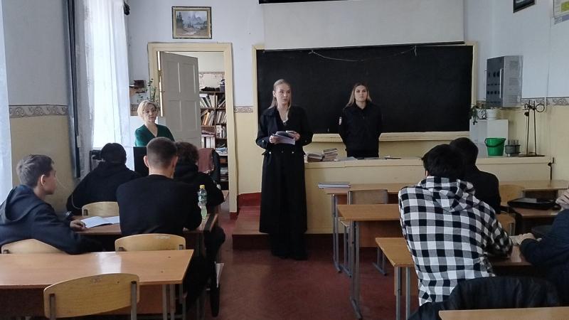 В Северной Осетии сотрудники полиции ОМВД России по Моздокскому району в рамках информационной акции «Стоп, мошенник» провели беседы-«пятиминутки» «Кдажи трубку» со студентами Моздокского Механико-технологического техникума