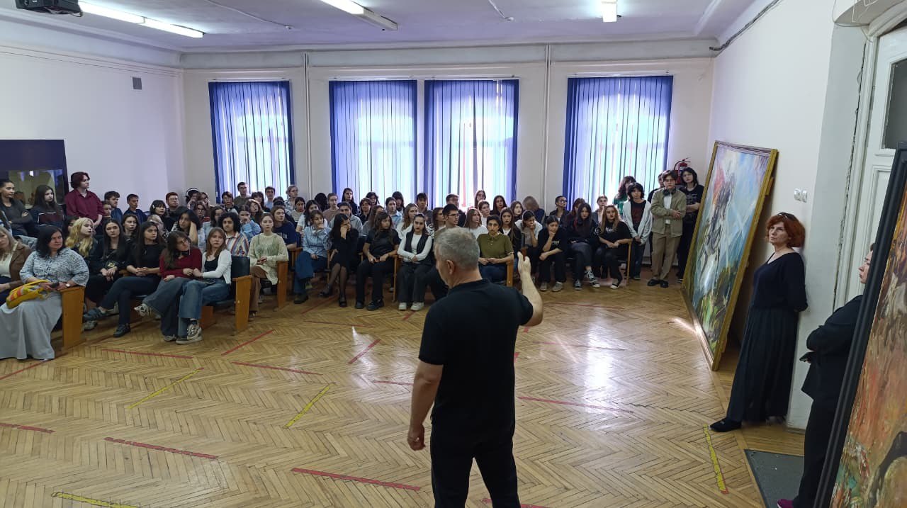 Министерство культуры Северной Осетии передало нашему училищу ценнейший дар — полотна выдающихся осетинских живописцев, стоящих у истоков создания училища, Юрия Дзантиева и Эльбруса Саккаева Министерство культуры Северной Осетии передало нашему училищу ценнейший дар — полотна выдающихся осетинских живописцев, стоящих у истоков создания училища, Юрия Дзантиева и Эльбруса Саккаева