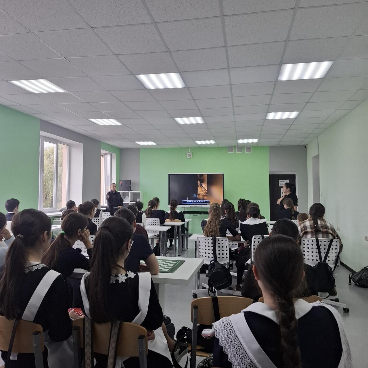 В рамках Всероссийской акции «Сообщи, где торгуют смертью» сотрудники ОМВД России по Ирафскому району проводят комплекс мероприятий, направленных на профилактику правонарушений и предупреждение наркозависимости среди... В рамках Всероссийской акции «Сообщи, где торгуют смертью» сотрудники ОМВД России по Ирафскому району проводят комплекс мероприятий, направленных на профилактику правонарушений и предупреждение наркозависимости среди...