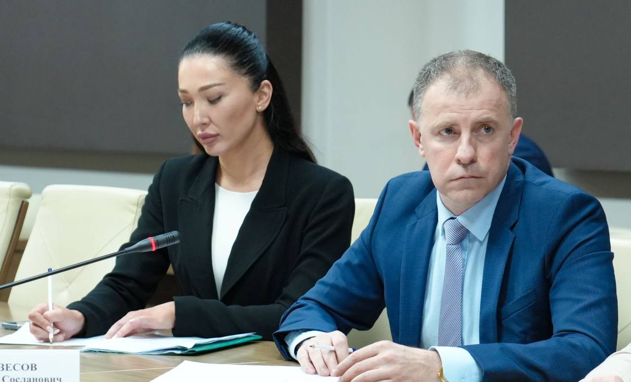 Решение организационных вопросов, связанных с участием Северной Осетии в предстоящем Кавказском инвестиционном форуме (КИФ), обсудили на совещании, которое провел Председатель Правительства РСО – Алания Борис Джанаев Решение организационных вопросов, связанных с участием Северной Осетии в предстоящем Кавказском инвестиционном форуме (КИФ), обсудили на совещании, которое провел Председатель Правительства РСО – Алания Борис Джанаев