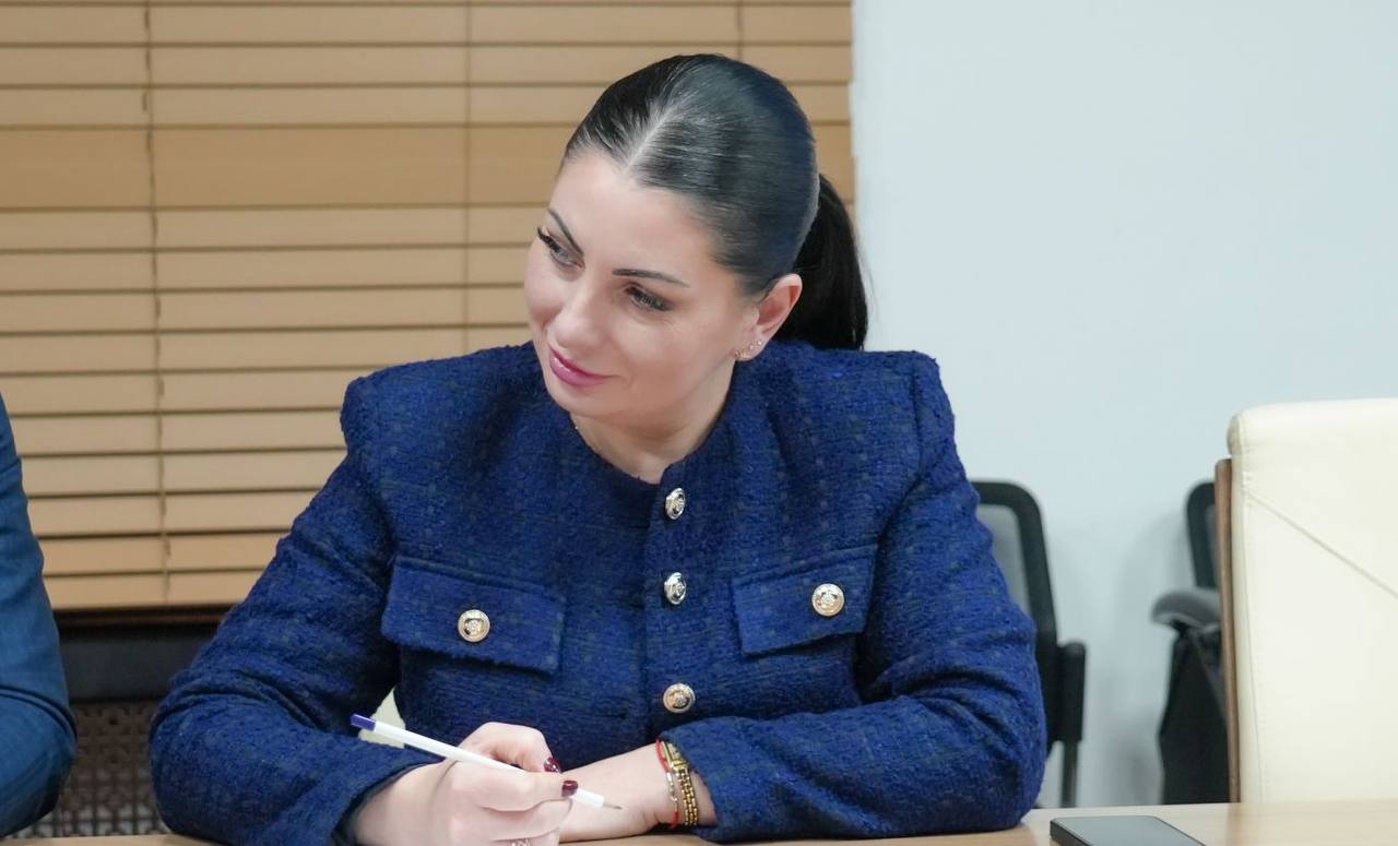 Решение организационных вопросов, связанных с участием Северной Осетии в предстоящем Кавказском инвестиционном форуме (КИФ), обсудили на совещании, которое провел Председатель Правительства РСО – Алания Борис Джанаев Решение организационных вопросов, связанных с участием Северной Осетии в предстоящем Кавказском инвестиционном форуме (КИФ), обсудили на совещании, которое провел Председатель Правительства РСО – Алания Борис Джанаев