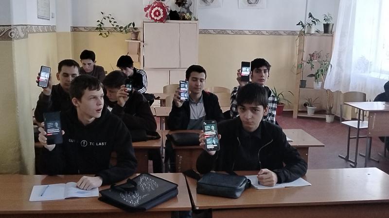 В Северной Осетии сотрудники полиции ОМВД России по Моздокскому району в рамках информационной акции «Стоп, мошенник» провели беседы-«пятиминутки» «Кдажи трубку» со студентами Моздокского Механико-технологического техникума В Северной Осетии сотрудники полиции ОМВД России по Моздокскому району в рамках информационной акции «Стоп, мошенник» провели беседы-«пятиминутки» «Кдажи трубку» со студентами Моздокского Механико-технологического техникума