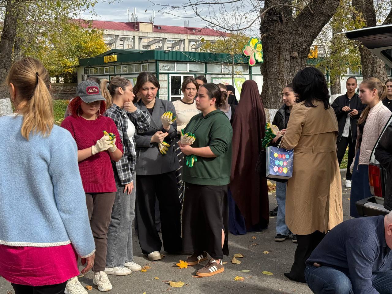 В правобережной части Владикавказа прошли субботники В правобережной части Владикавказа прошли субботники