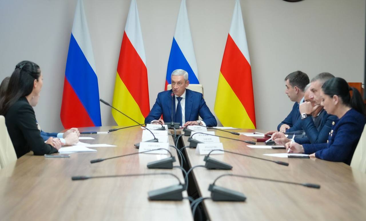 Решение организационных вопросов, связанных с участием Северной Осетии в предстоящем Кавказском инвестиционном форуме (КИФ), обсудили на совещании, которое провел Председатель Правительства РСО – Алания Борис Джанаев