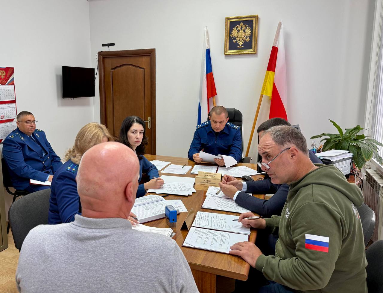 Прокурором Республики Северная Осетия – Алания Олегом Апанасевичем совместно с Уполномоченным по правам ребенка при Главе РСО – Алания Тамарой Плиевой, Уполномоченным по правам человека Артуром Кокаевым и руководителем... Прокурором Республики Северная Осетия – Алания Олегом Апанасевичем совместно с Уполномоченным по правам ребенка при Главе РСО – Алания Тамарой Плиевой, Уполномоченным по правам человека Артуром Кокаевым и руководителем...