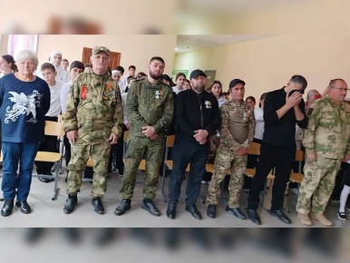ИЗ СВЕЖЕГО НОМЕРА. Герой, спасибо тебе! «Мир стремительно меняется. Угрозы и вызовы в наше время принимают разные формы. Место подвигу есть и в наши дни. Мы с вами невольно являемся участниками серьезной информационной войны...