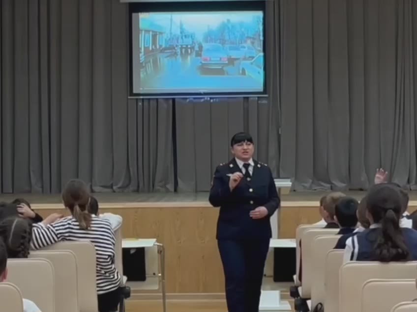 123456В столице Северной Осетии ребята разных возрастных категорий Образовательного центра «Новый город»   приняли участие в семинаре, посвященном внедрению культуры безопасного и законопослушного поведения на дороге