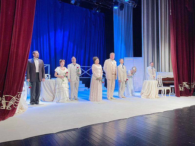 ИЗ СВЕЖЕГО НОМЕРА. «Мы привезли вам эмоции!» Осенний театральный калейдоскоп в очередной раз преподносит приятный сюрприз владикавказской публике