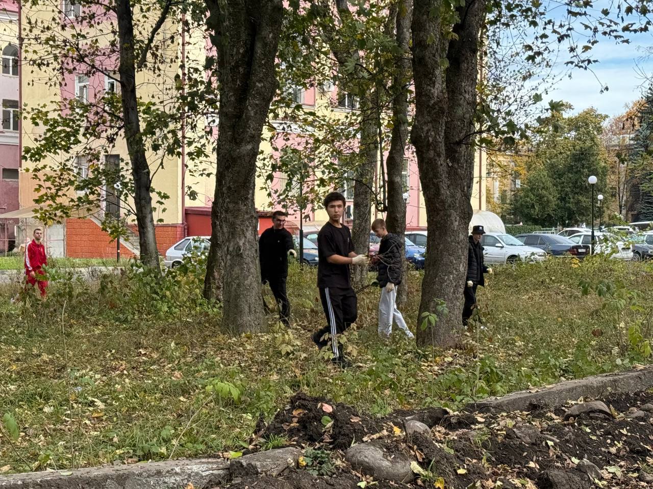 В правобережной части Владикавказа прошли субботники В правобережной части Владикавказа прошли субботники