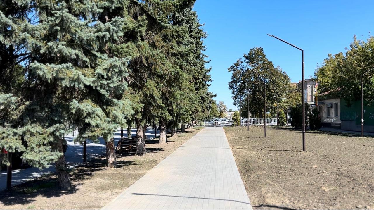 В Моздоке благоустроили пространство рядом со школой В Моздоке благоустроили пространство рядом со школой