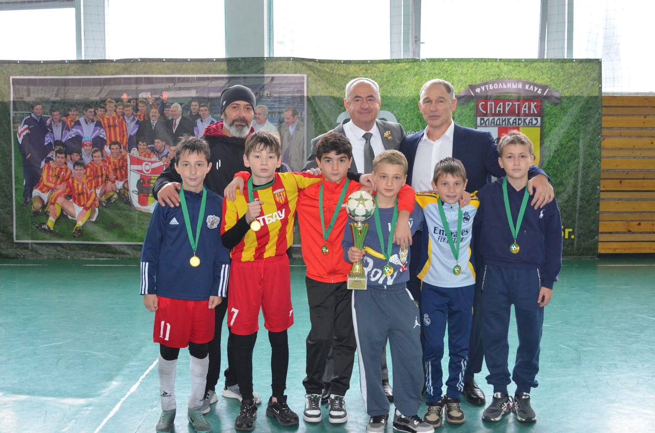 Осетия отмечает 30-летие исторической победы футбольного клуба «Спартак-Алания» в чемпионате России. 21 октября 1995 года команда из Владикавказа под руководством Валерия Газзаева, уверенно обыграв московский «ЦСКА», впервые... Осетия отмечает 30-летие исторической победы футбольного клуба «Спартак-Алания» в чемпионате России. 21 октября 1995 года команда из Владикавказа под руководством Валерия Газзаева, уверенно обыграв московский «ЦСКА», впервые...