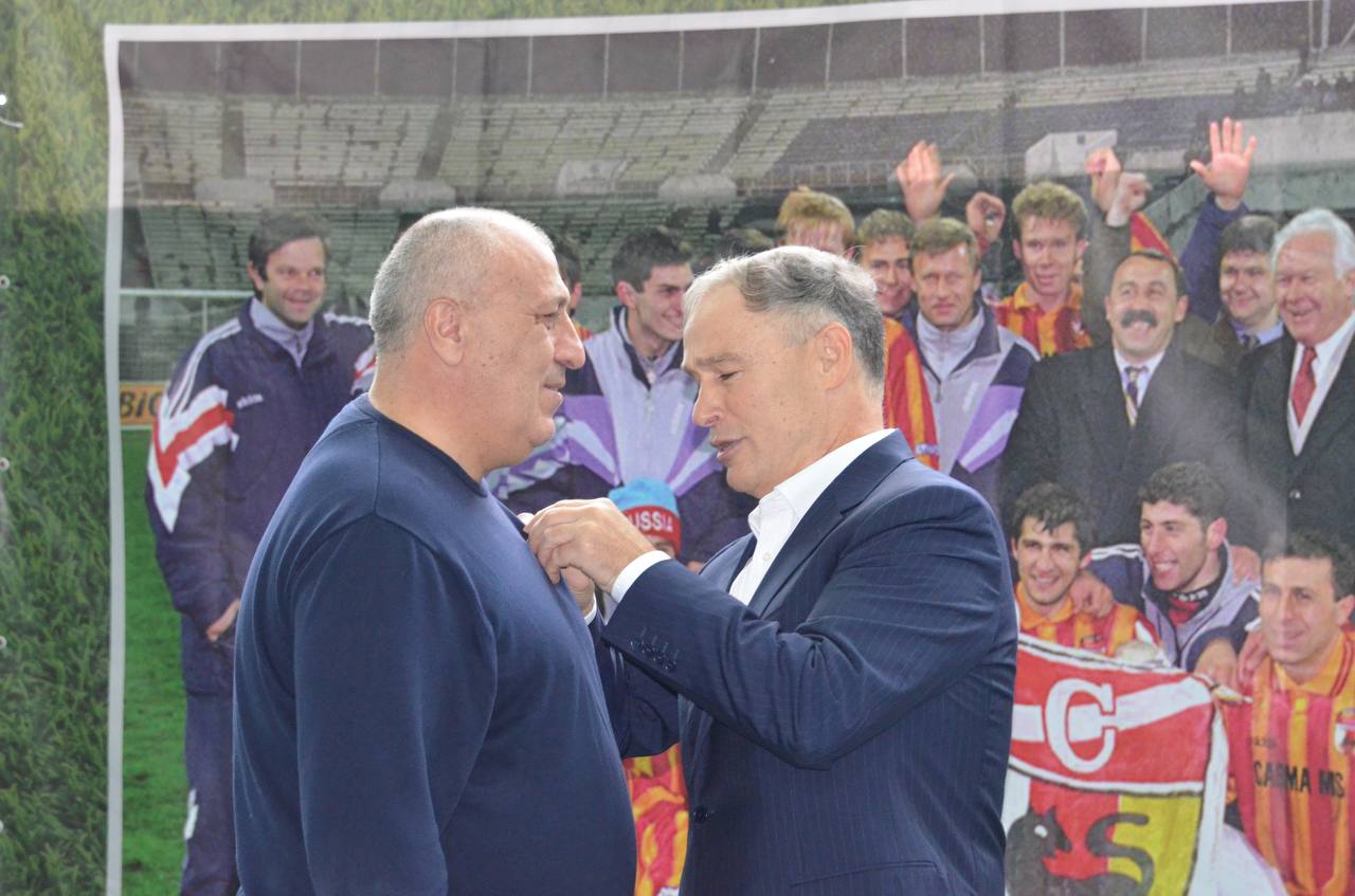 Осетия отмечает 30-летие исторической победы футбольного клуба «Спартак-Алания» в чемпионате России. 21 октября 1995 года команда из Владикавказа под руководством Валерия Газзаева, уверенно обыграв московский «ЦСКА», впервые... Осетия отмечает 30-летие исторической победы футбольного клуба «Спартак-Алания» в чемпионате России. 21 октября 1995 года команда из Владикавказа под руководством Валерия Газзаева, уверенно обыграв московский «ЦСКА», впервые...