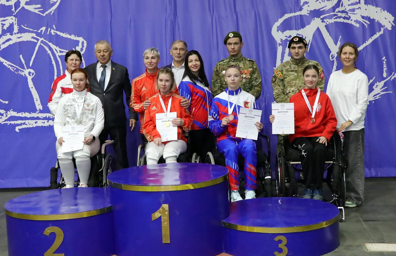 Осетинские спортсмены продолжают успешно выступать на первенстве России по фехтованию лиц с ПОДА во дворце спорта «Манеж» Осетинские спортсмены продолжают успешно выступать на первенстве России по фехтованию лиц с ПОДА во дворце спорта «Манеж»