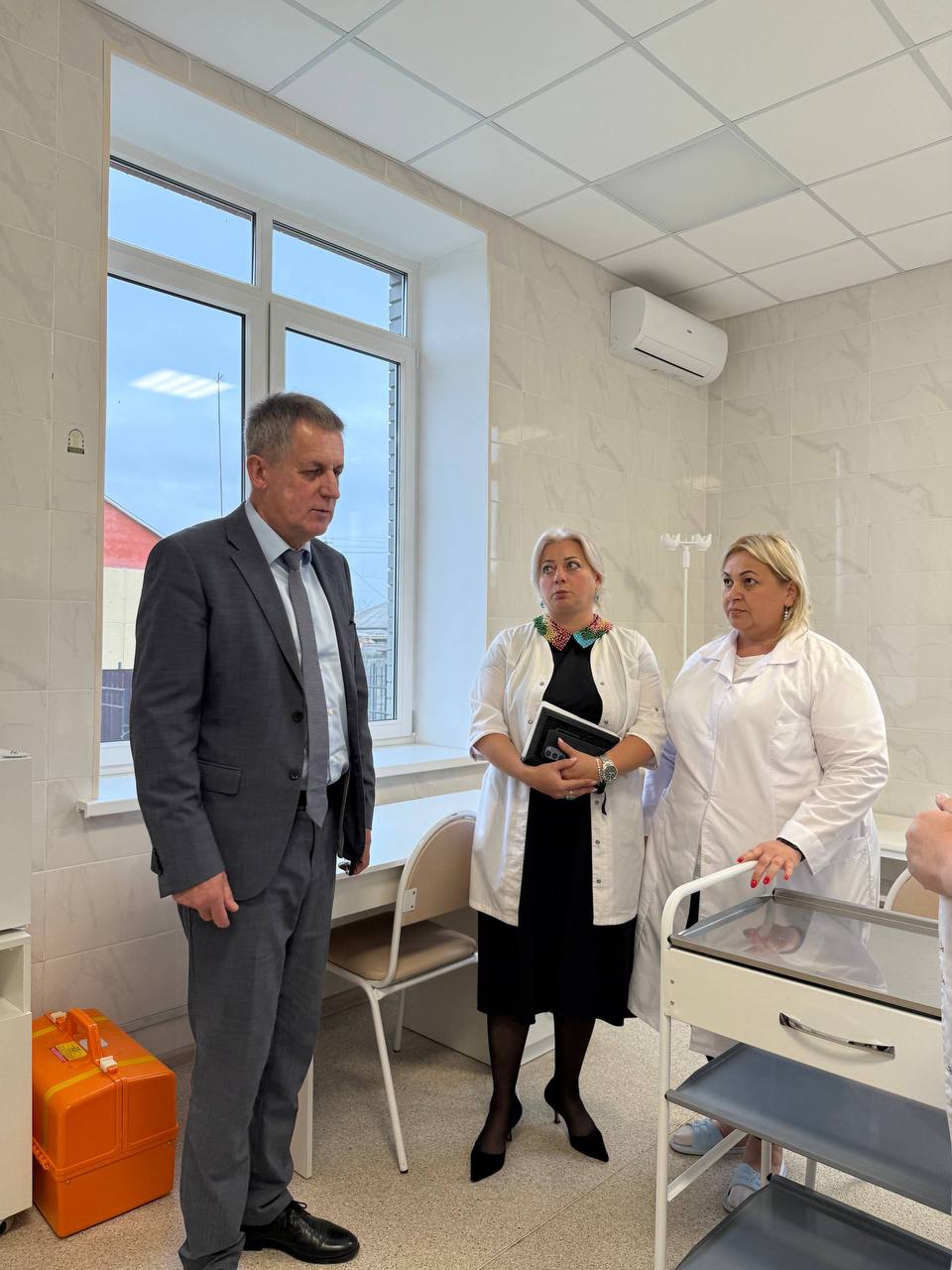 Амбулаторию селения Коста посетил заместитель Председателя Правительства РСО-Алания Реутов Александр Викторович Амбулаторию селения Коста посетил заместитель Председателя Правительства РСО-Алания Реутов Александр Викторович