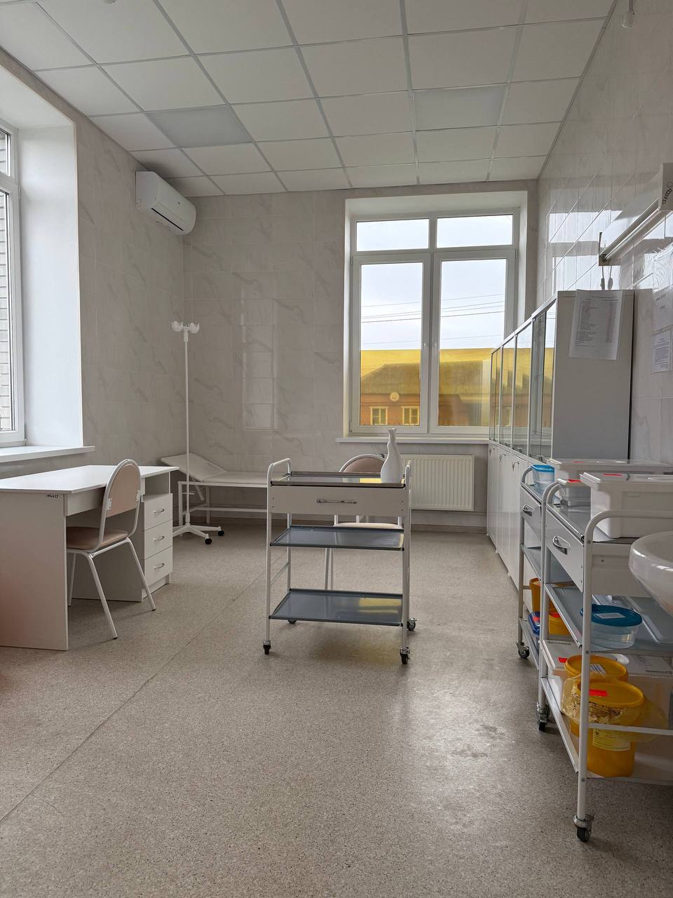 Амбулаторию селения Коста посетил заместитель Председателя Правительства РСО-Алания Реутов Александр Викторович Амбулаторию селения Коста посетил заместитель Председателя Правительства РСО-Алания Реутов Александр Викторович