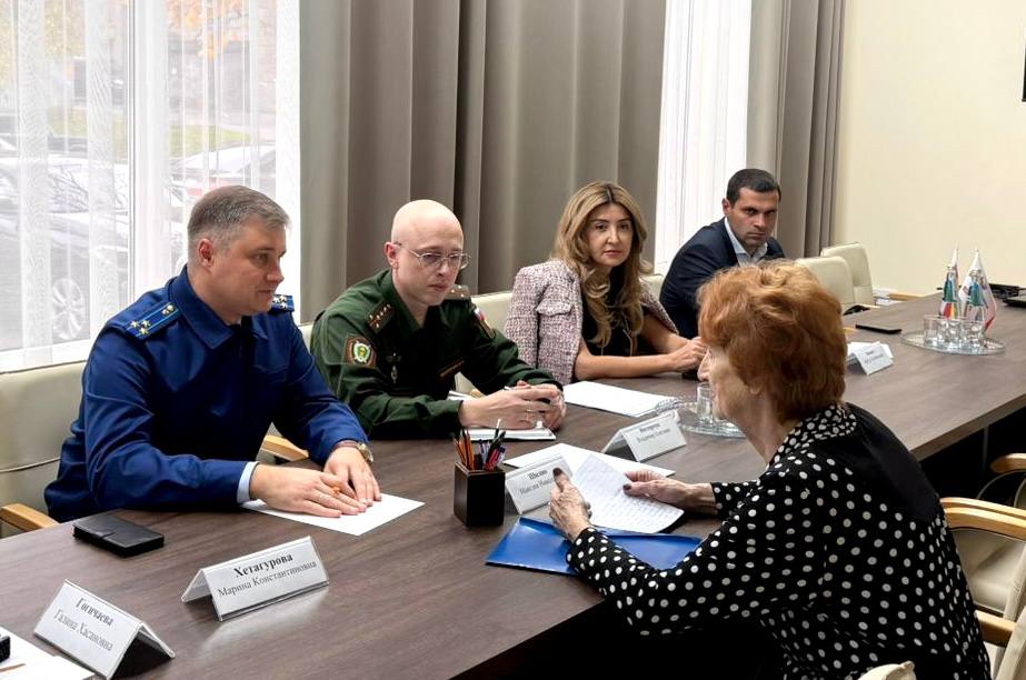 Заместителем прокурора Республики Северная Осетия – Алания Максимом Шилиным совместно с и.о. заместителя военного прокурора Владикавказского гарнизона Южного военного округа Владимиром Нестерчуком, Уполномоченным по правам... Заместителем прокурора Республики Северная Осетия – Алания Максимом Шилиным совместно с и.о. заместителя военного прокурора Владикавказского гарнизона Южного военного округа Владимиром Нестерчуком, Уполномоченным по правам...