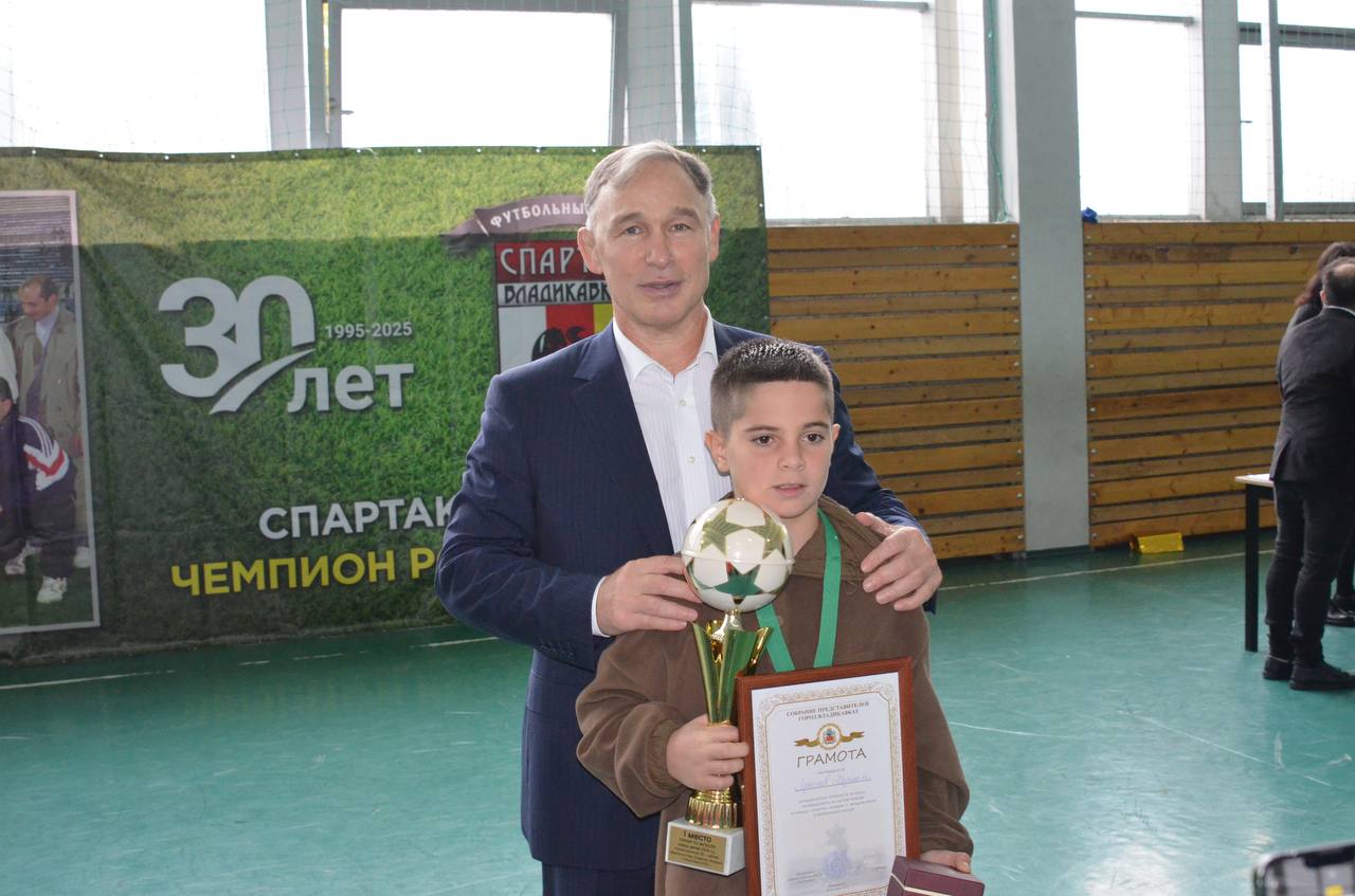 Осетия отмечает 30-летие исторической победы футбольного клуба «Спартак-Алания» в чемпионате России. 21 октября 1995 года команда из Владикавказа под руководством Валерия Газзаева, уверенно обыграв московский «ЦСКА», впервые... Осетия отмечает 30-летие исторической победы футбольного клуба «Спартак-Алания» в чемпионате России. 21 октября 1995 года команда из Владикавказа под руководством Валерия Газзаева, уверенно обыграв московский «ЦСКА», впервые...