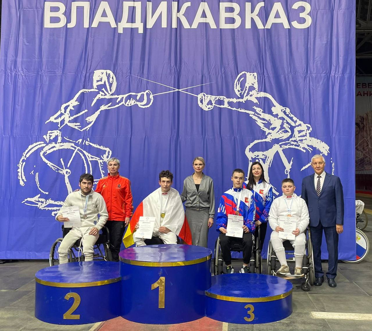 Осетинские спортсмены продолжают успешно выступать на первенстве России по фехтованию лиц с ПОДА во дворце спорта «Манеж» Осетинские спортсмены продолжают успешно выступать на первенстве России по фехтованию лиц с ПОДА во дворце спорта «Манеж»