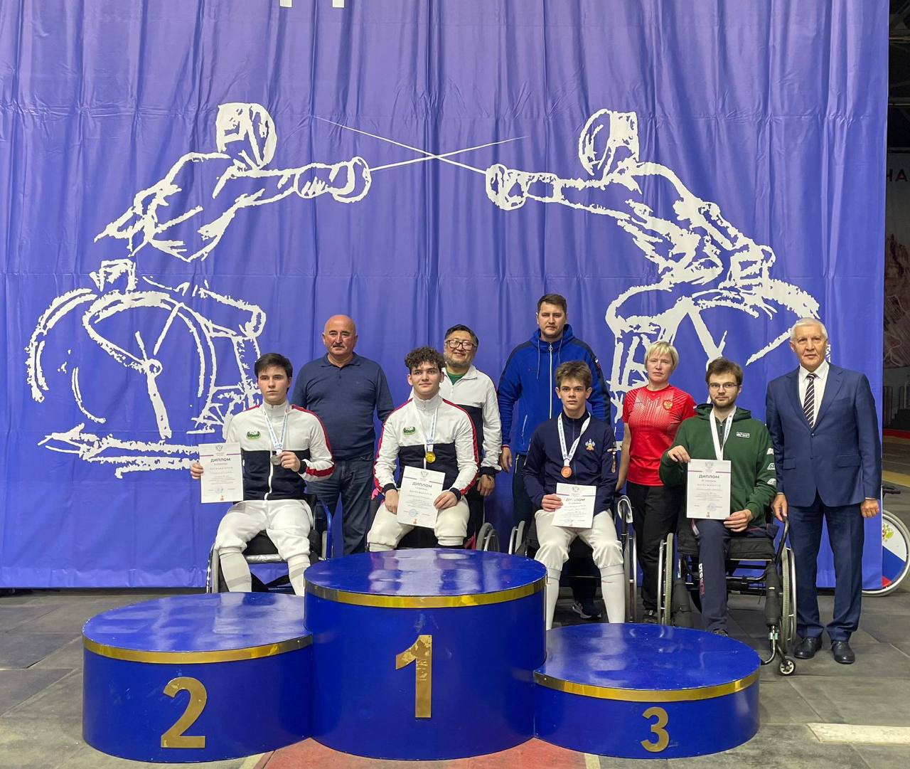 Осетинские спортсмены продолжают успешно выступать на первенстве России по фехтованию лиц с ПОДА во дворце спорта «Манеж» Осетинские спортсмены продолжают успешно выступать на первенстве России по фехтованию лиц с ПОДА во дворце спорта «Манеж»