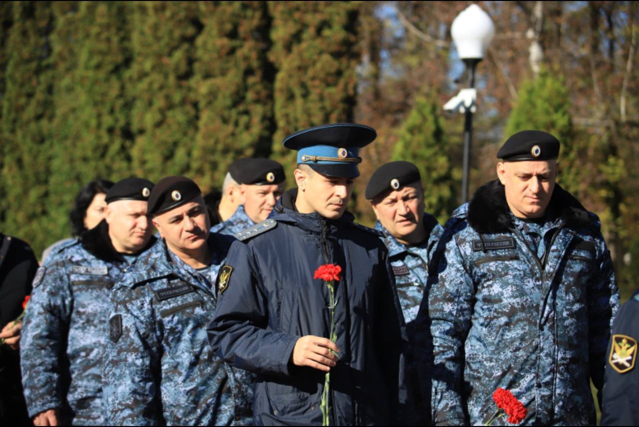 Владикавказ помнит. Сегодня на Аллее Славы прошли траурные мероприятия, посвящённые памяти трагических событий осени 1992 года Владикавказ помнит. Сегодня на Аллее Славы прошли траурные мероприятия, посвящённые памяти трагических событий осени 1992 года