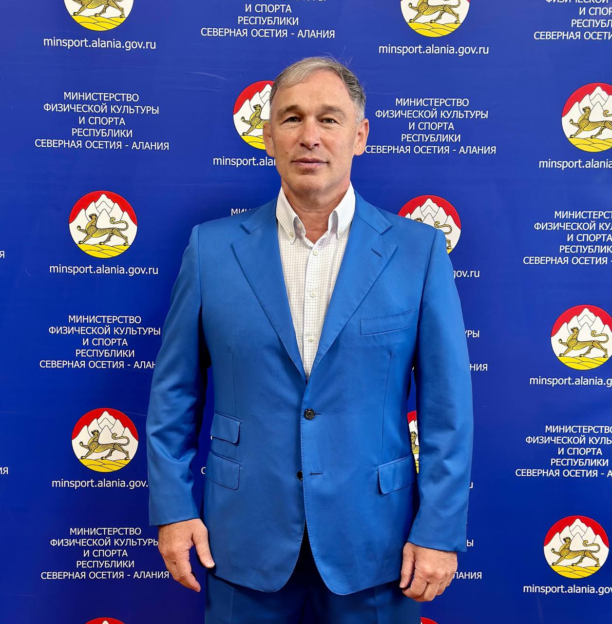 Поздравление Министра физической культуры и спорта РСО-Алания Сослана Фраева с Днем тренера