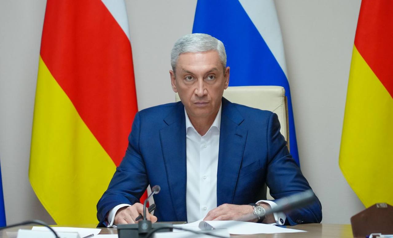 Председатель Правительства РСО – Алания Борис Джанаев провел рабочее совещание, посвященное развитию регионального издательства «Ир» и печатных средств массовой информации республики Председатель Правительства РСО – Алания Борис Джанаев провел рабочее совещание, посвященное развитию регионального издательства «Ир» и печатных средств массовой информации республики