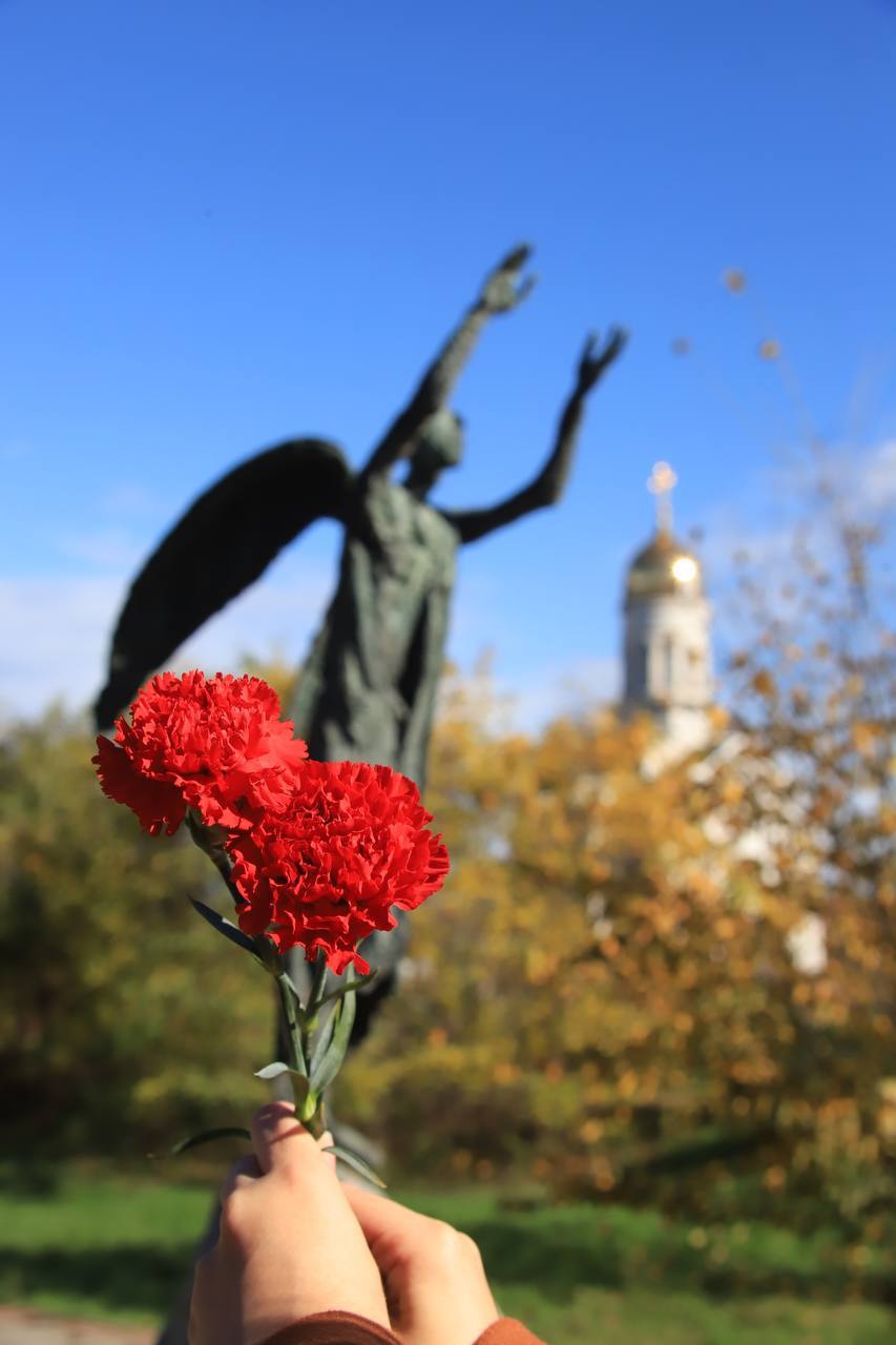 Владикавказ помнит. Сегодня на Аллее Славы прошли траурные мероприятия, посвящённые памяти трагических событий осени 1992 года Владикавказ помнит. Сегодня на Аллее Славы прошли траурные мероприятия, посвящённые памяти трагических событий осени 1992 года