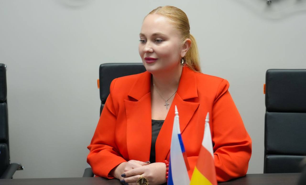 Руководитель Администрации Главы и Правительства РСО – Алания Ибрагим Гобеев встретился с представителями федерального управленческого кадрового резерва образования Российской Федерации из Северной Осетии, которые рассказали... Руководитель Администрации Главы и Правительства РСО – Алания Ибрагим Гобеев встретился с представителями федерального управленческого кадрового резерва образования Российской Федерации из Северной Осетии, которые рассказали...