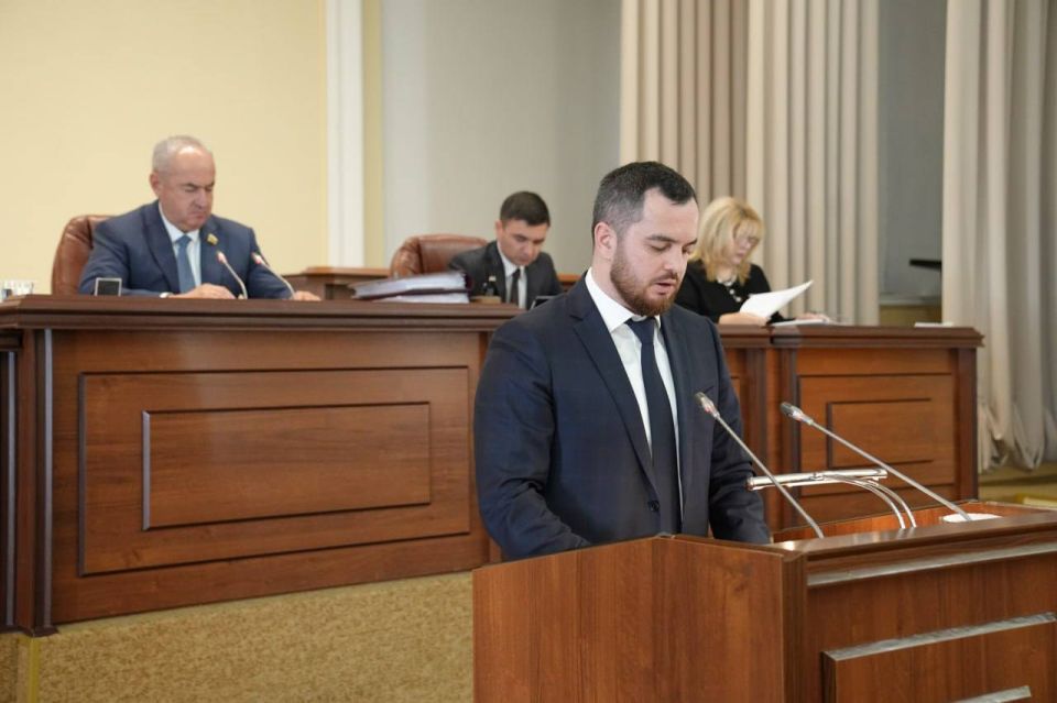 Министр труда и социального развития Юрий Абаев на заседании парламента рассказал о мерах поддержки участников СВО и их родных