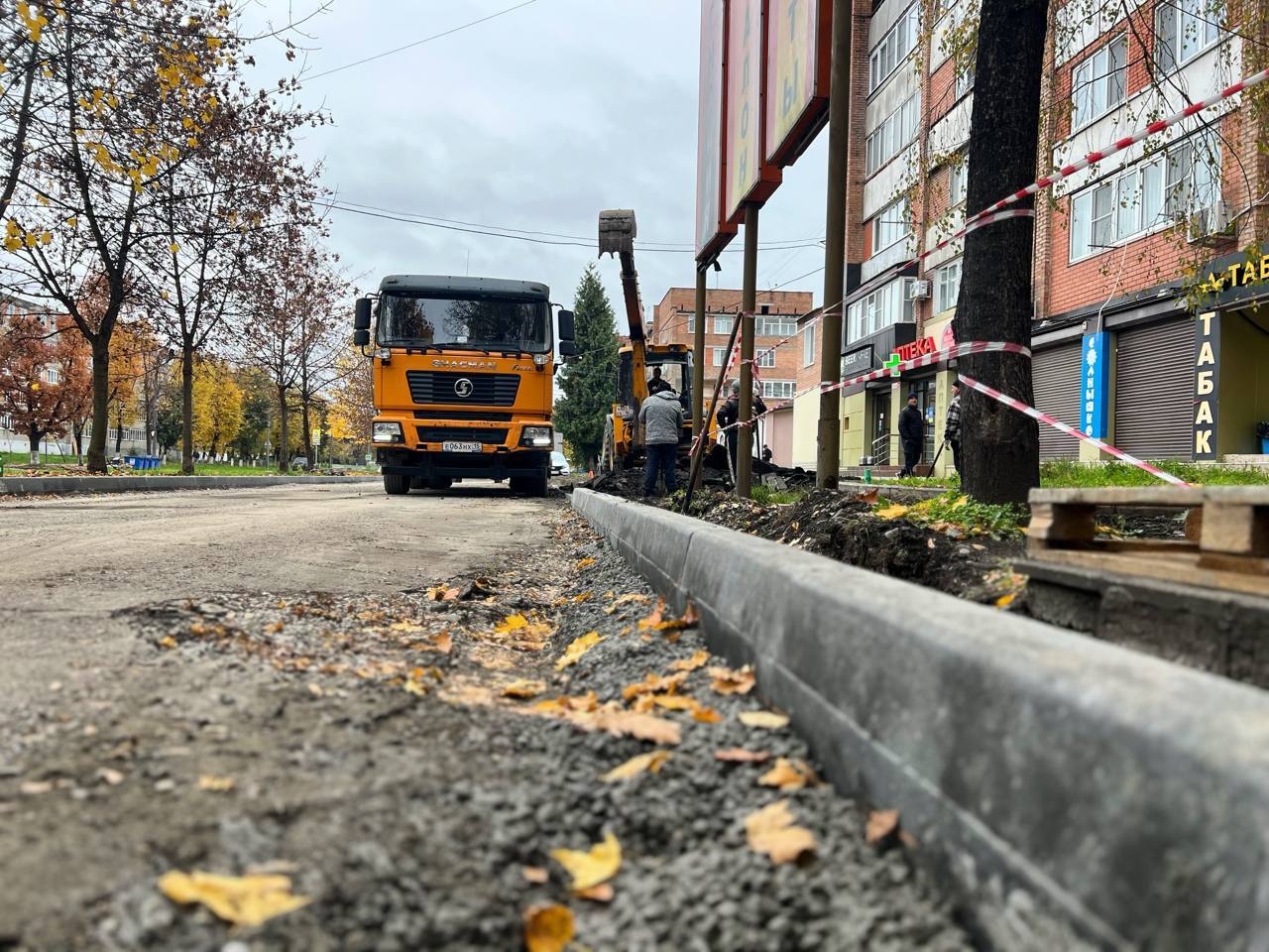 Вячеслав Мильдзихов: Продолжаем ремонт участка дороги-дублера на улице Дзусова от улицы Весенней до улицы Владикавказской Вячеслав Мильдзихов: Продолжаем ремонт участка дороги-дублера на улице Дзусова от улицы Весенней до улицы Владикавказской